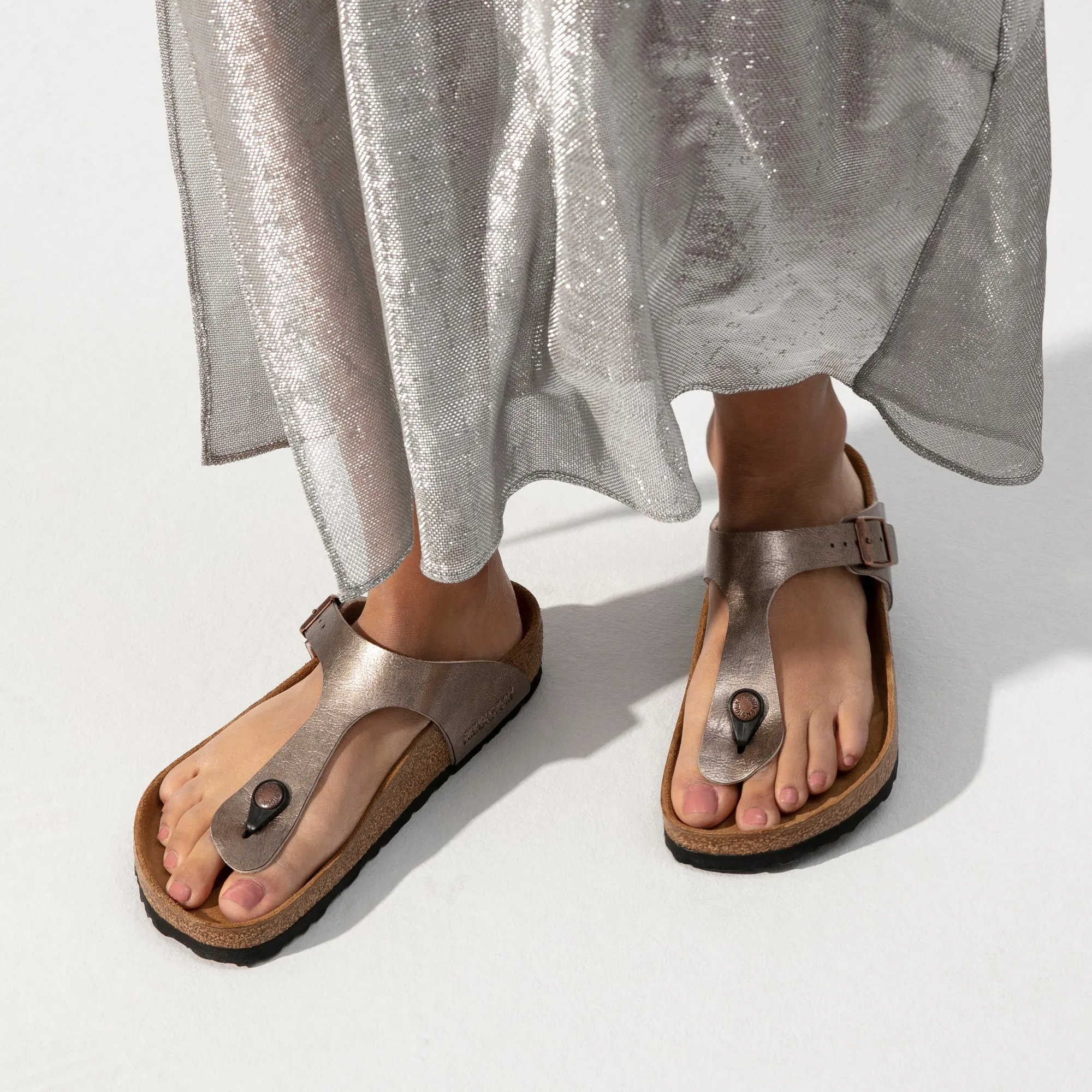 BIRKENSTOCK GIZEH IN TAUPE