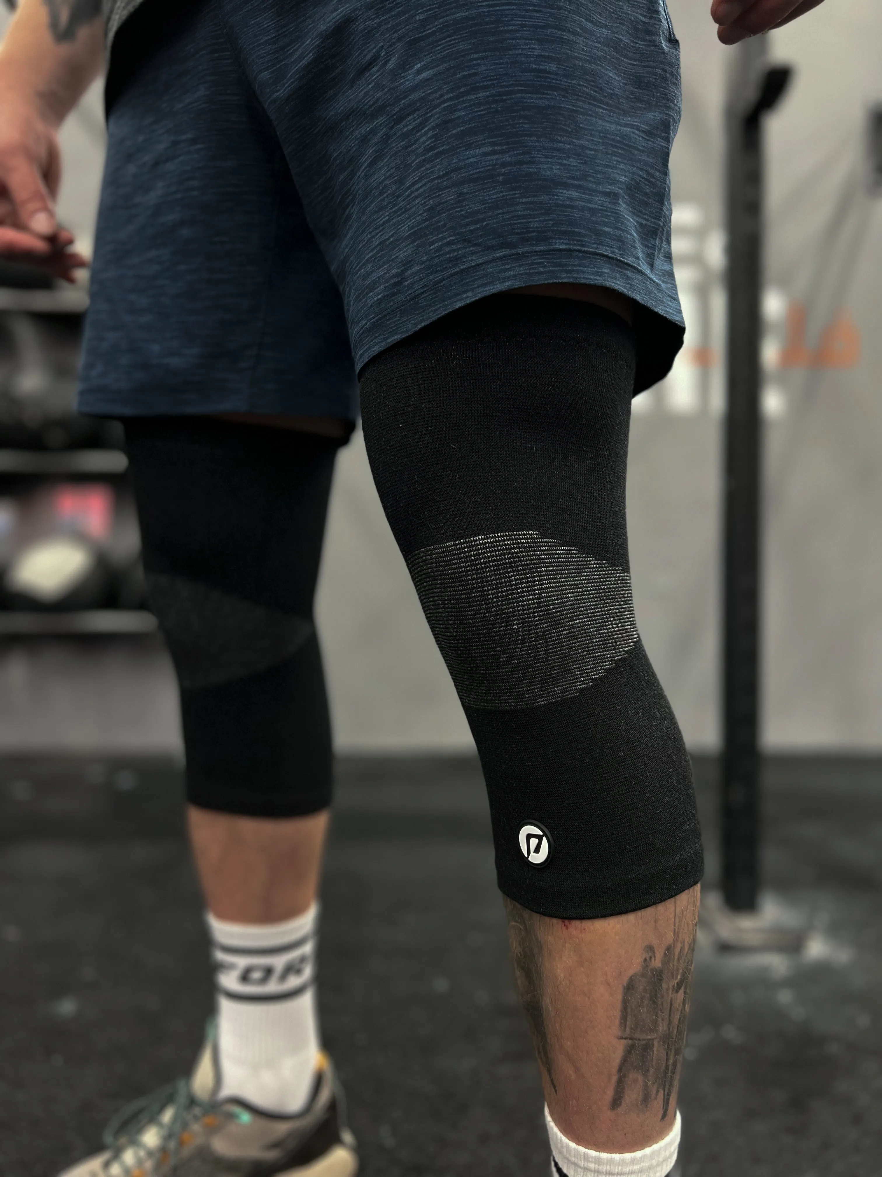 LIGHTWEIGHT KNEE SLEEVES