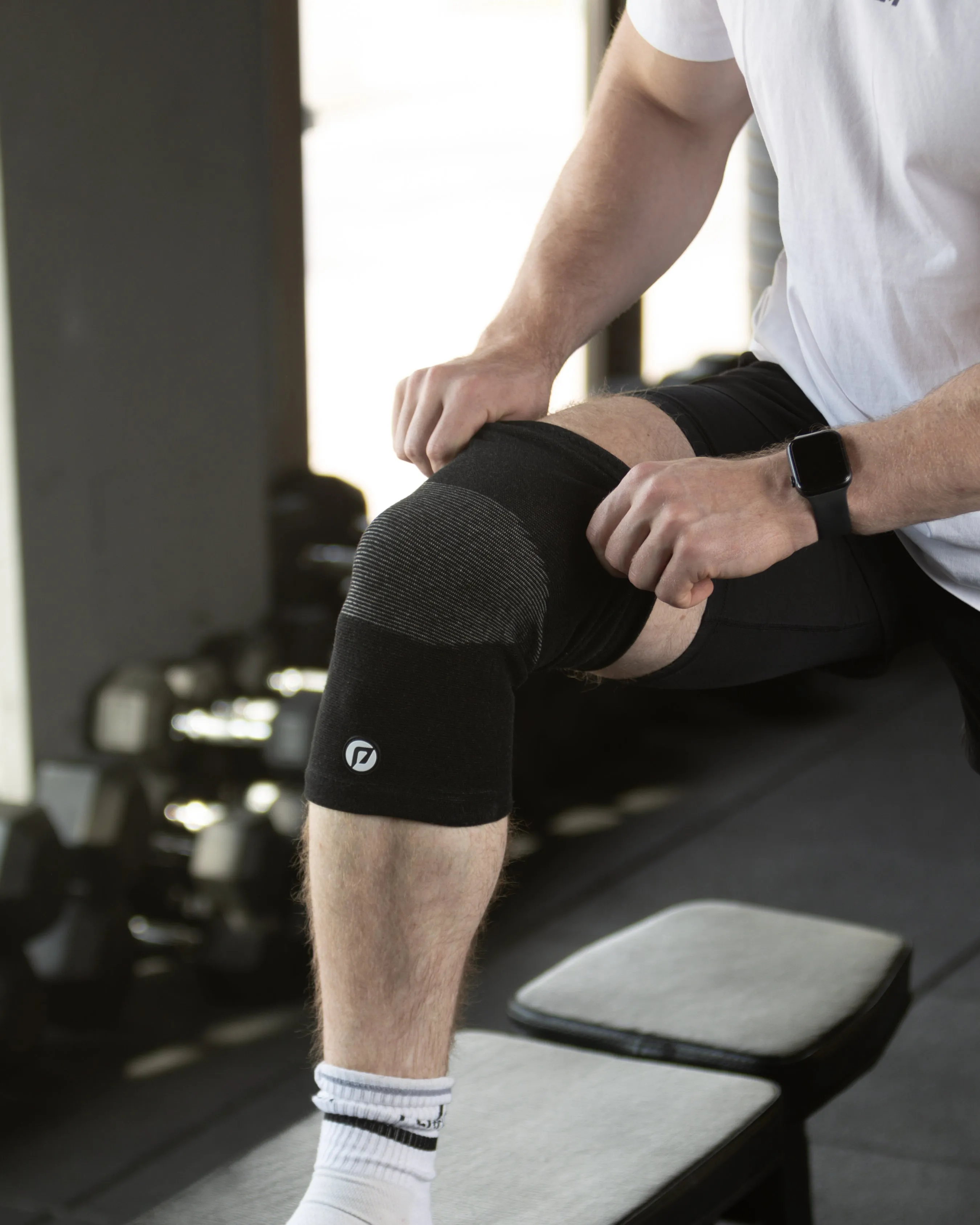 LIGHTWEIGHT KNEE SLEEVES