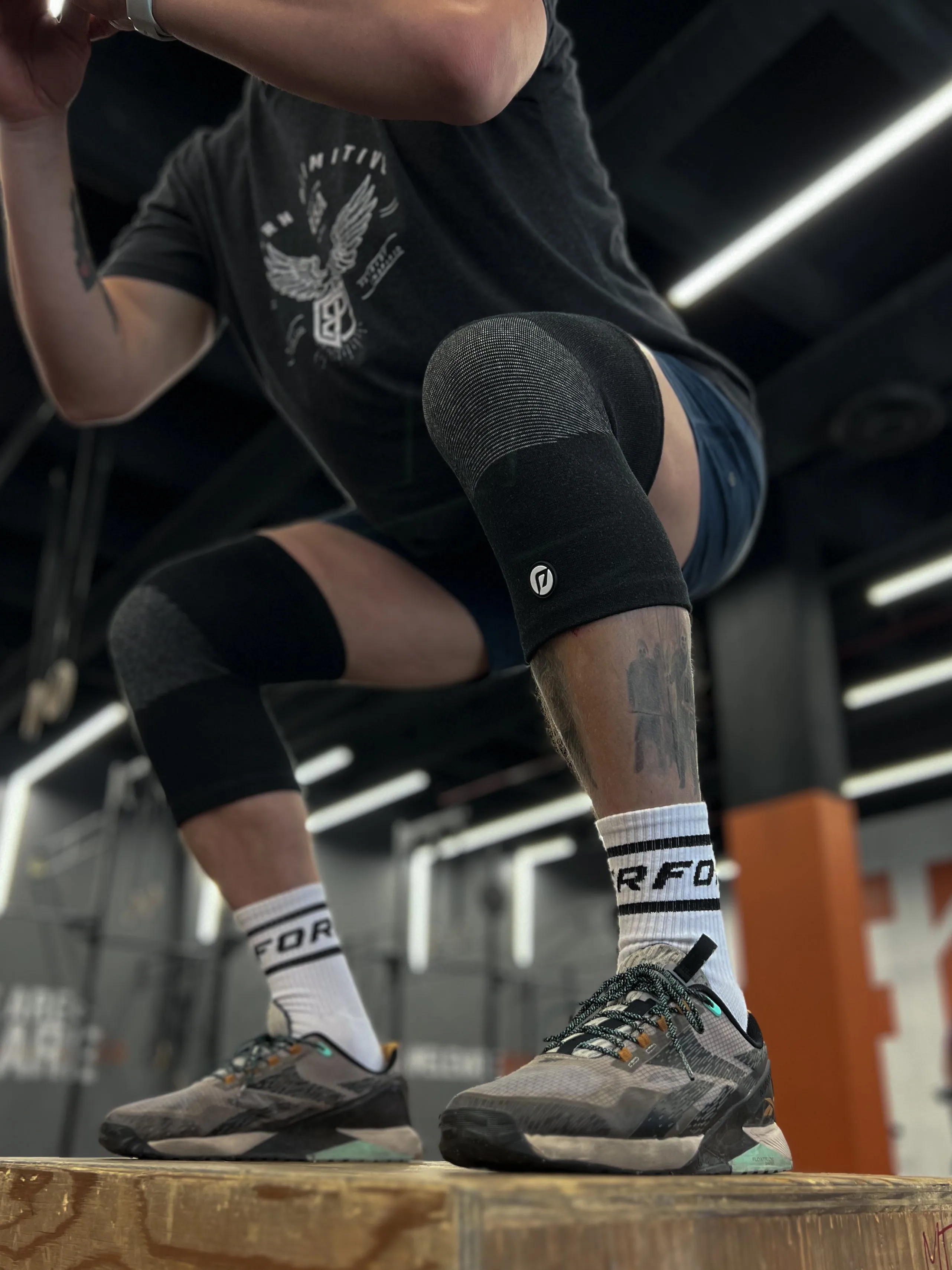 LIGHTWEIGHT KNEE SLEEVES