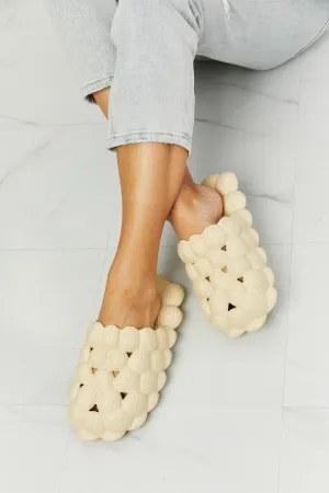 Nook Joi Bubble Pattern Round Toe Cream Slides