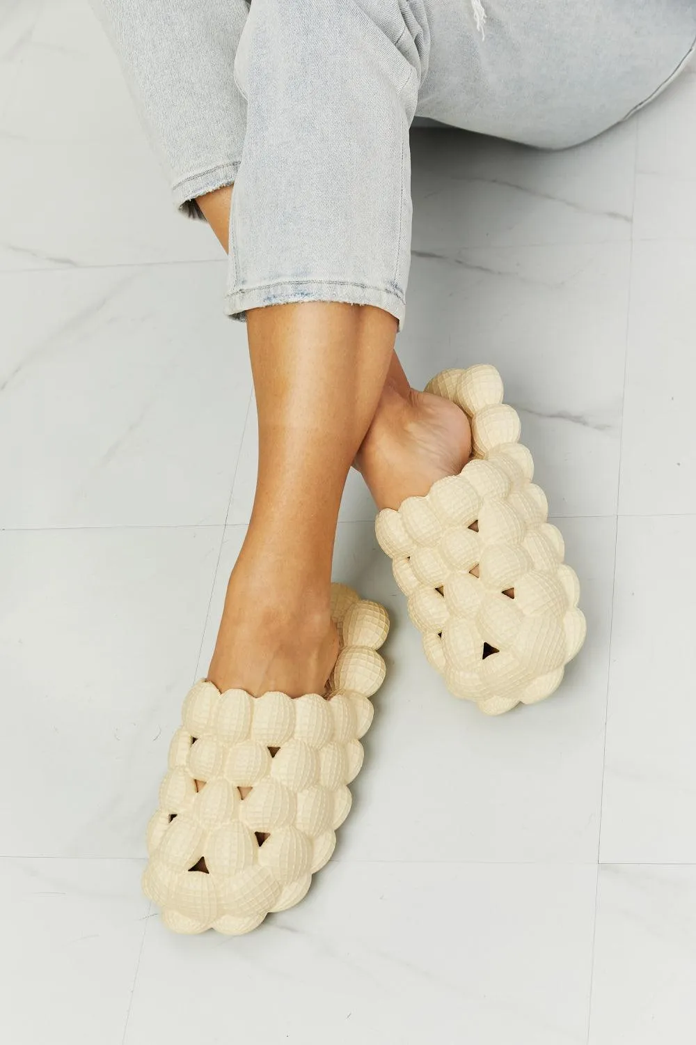 Nook Joi Bubble Pattern Round Toe Cream Slides