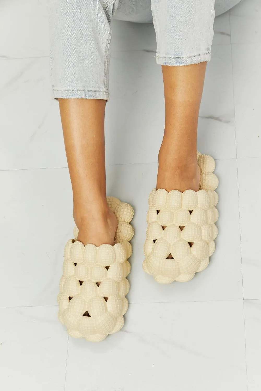 Nook Joi Bubble Pattern Round Toe Cream Slides