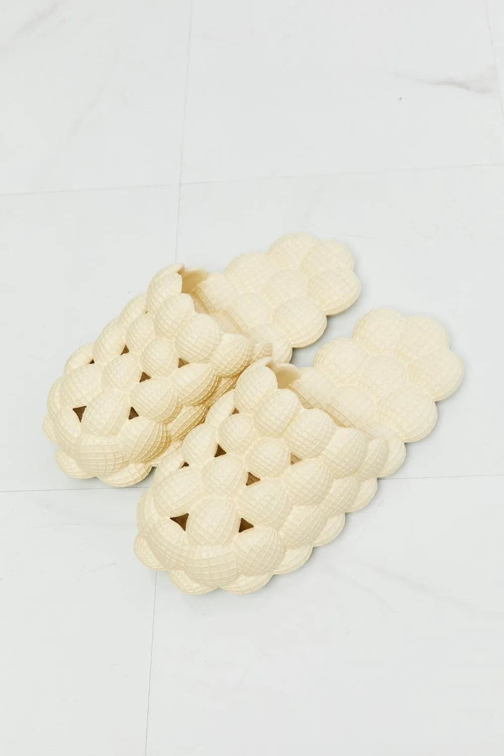 Nook Joi Bubble Pattern Round Toe Cream Slides