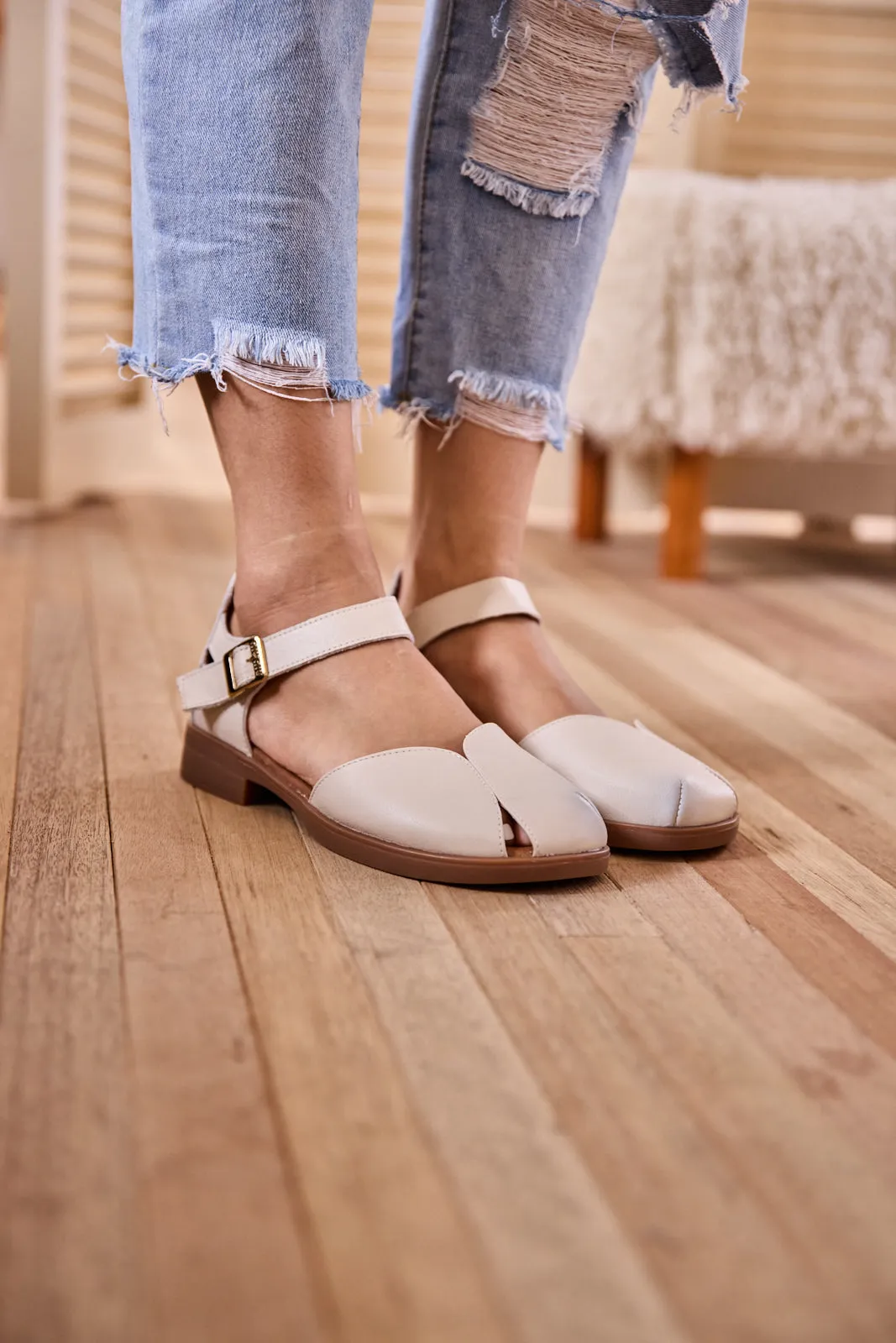 Rumour Has It | Tatum Leather Flat Sandal - Beige