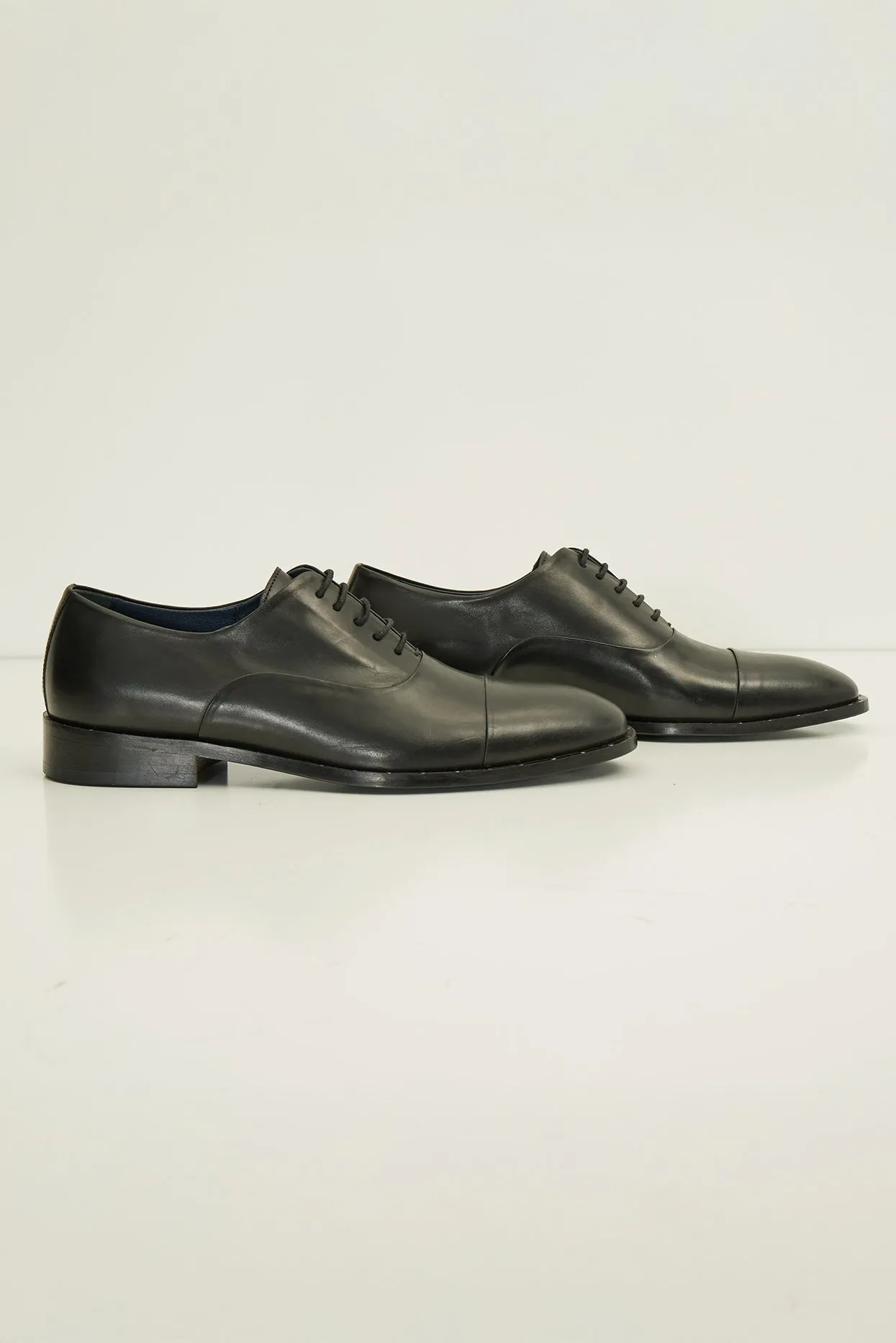 The Studded Cap Toe Oxfords Polished Leather - Black