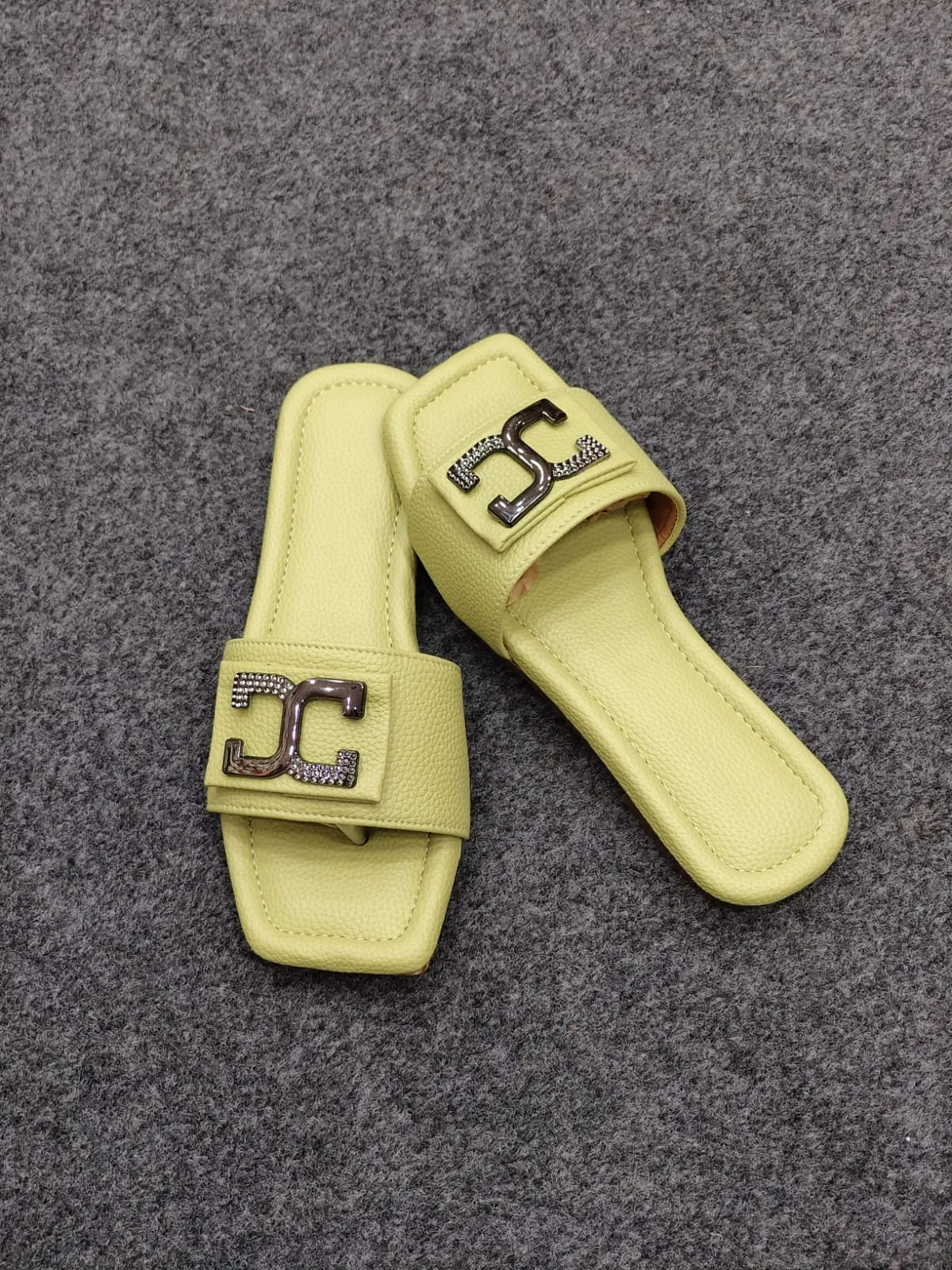 women Stylish Flats Fashion Sandal For Party & Wedding