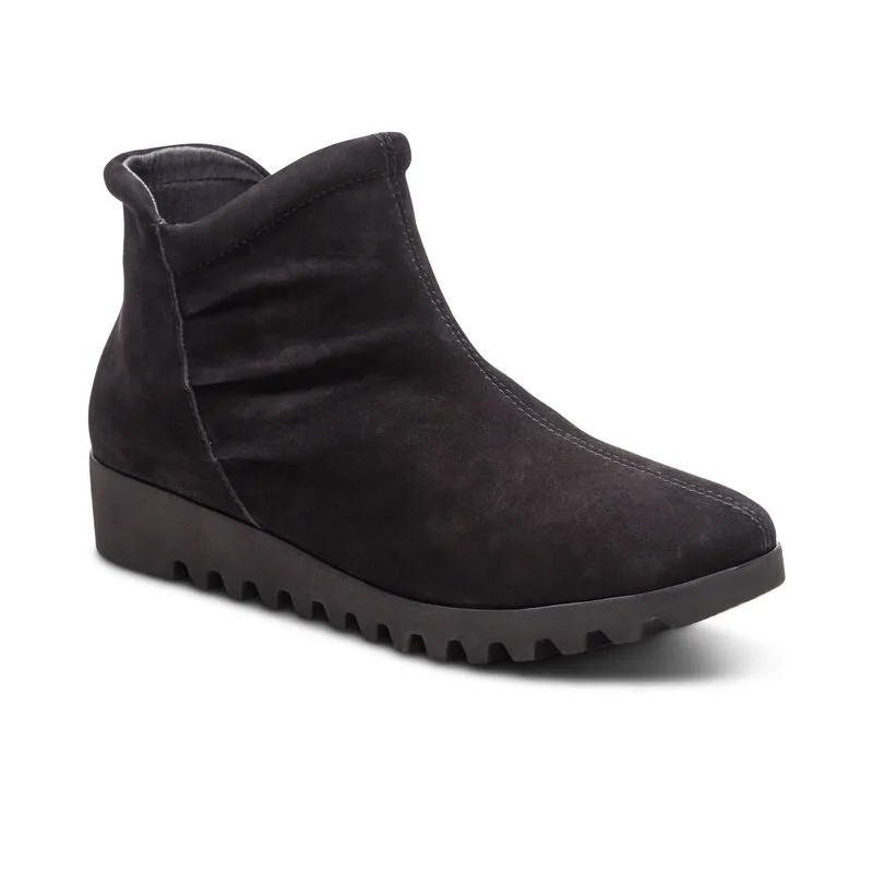 Zoey Slip-On Women Boots Black