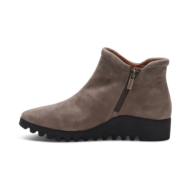 Zoey Slip-On Women Boots Dark-Taupe